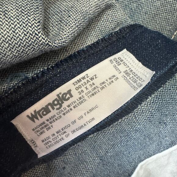 Wrangler Men's Relaxed Jeans - Blue - Picture 5 of 5